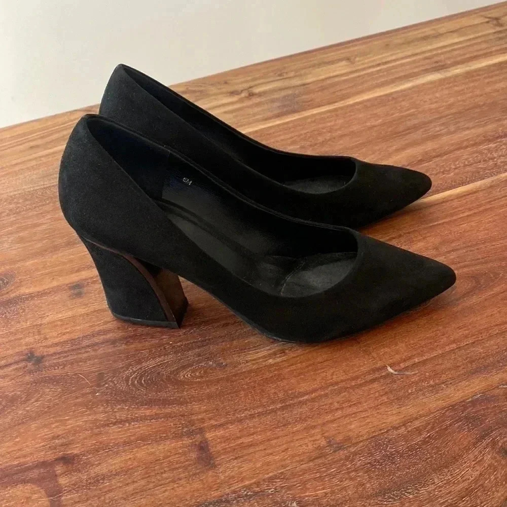 Van Eli Shoes Suede Black Heels 6